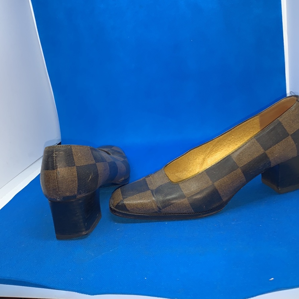 Fendi vintage low heel pumps